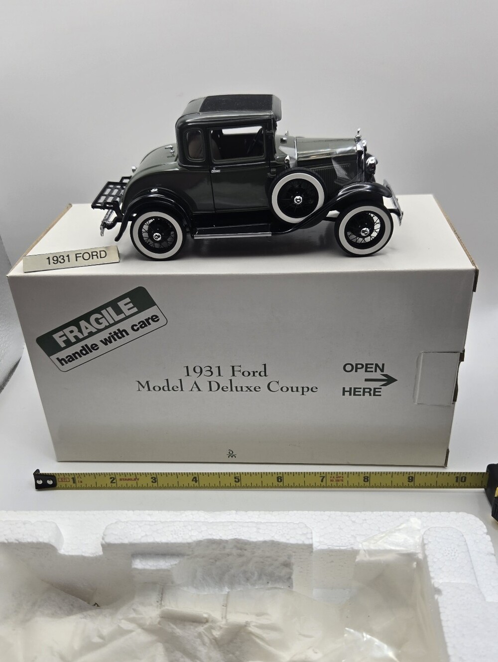 Danbury Mint 1:24 scale 1931 Ford Model A Deluxe Coupe